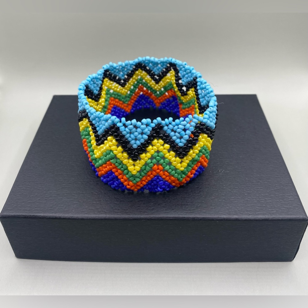 🌈Vintage Native American Glass Beaded Bracelet